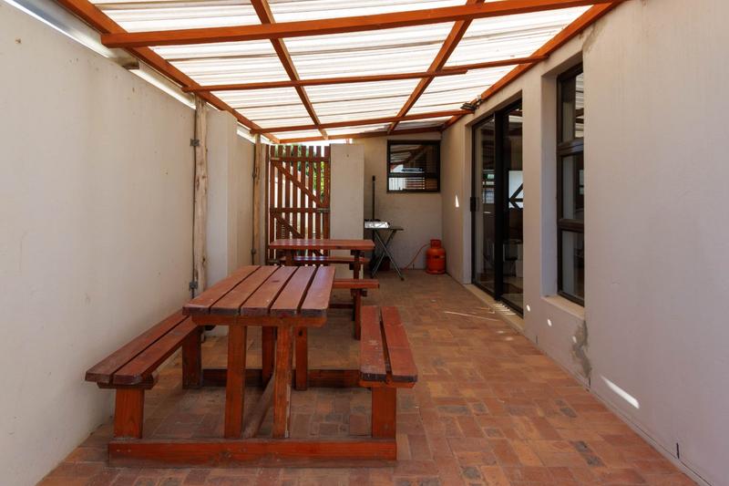 To Let 4 Bedroom Property for Rent in Gordons Bay Central Western Cape